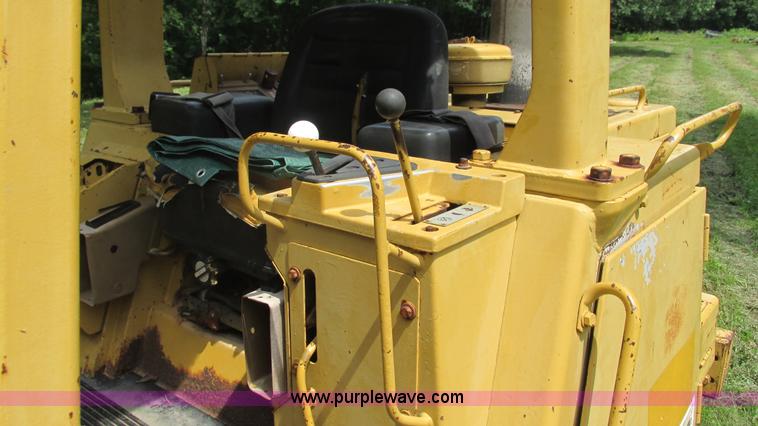 image for item J8534 1984 Caterpillar 953 track loader