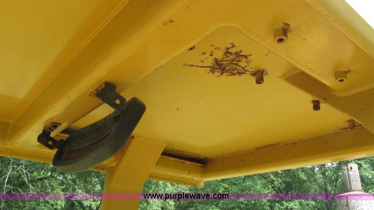 image for item J8534 1984 Caterpillar 953 track loader