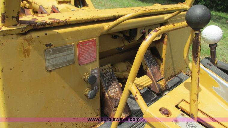 image for item J8534 1984 Caterpillar 953 track loader