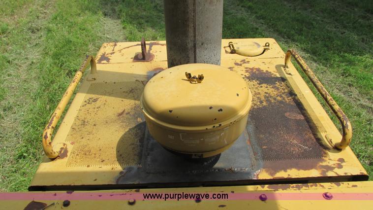 image for item J8534 1984 Caterpillar 953 track loader