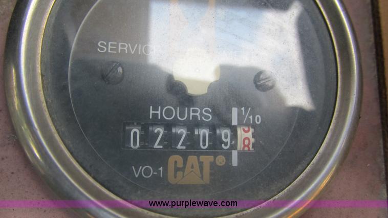 image for item J8534 1984 Caterpillar 953 track loader