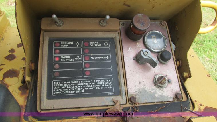 image for item J8534 1984 Caterpillar 953 track loader