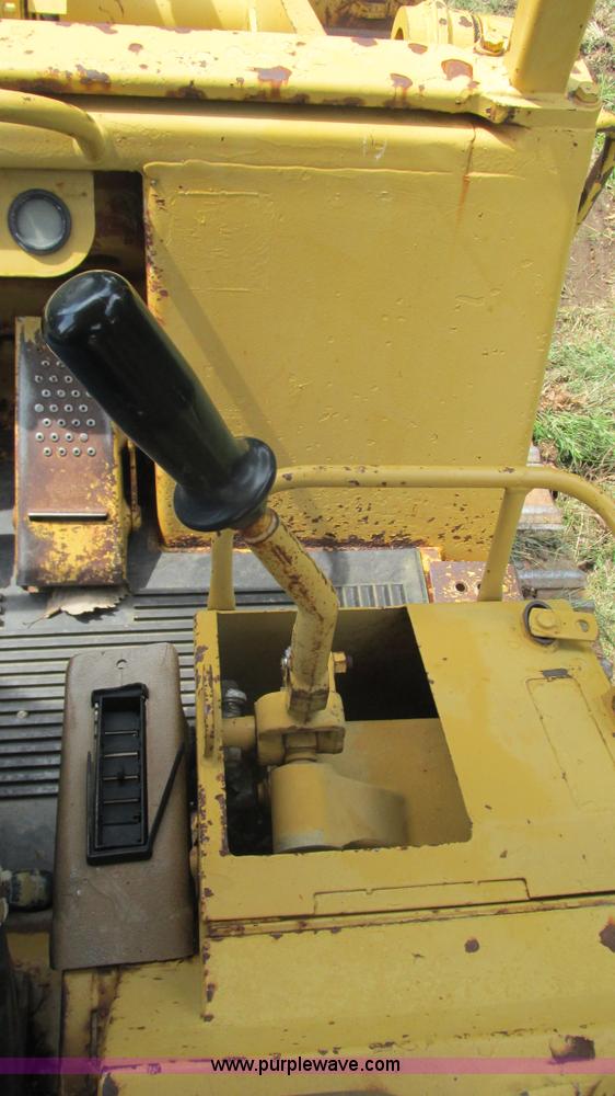image for item J8534 1984 Caterpillar 953 track loader