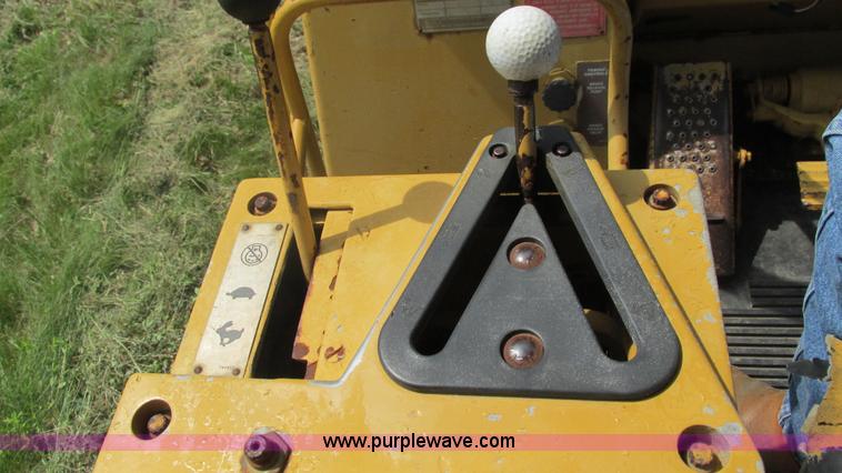 image for item J8534 1984 Caterpillar 953 track loader