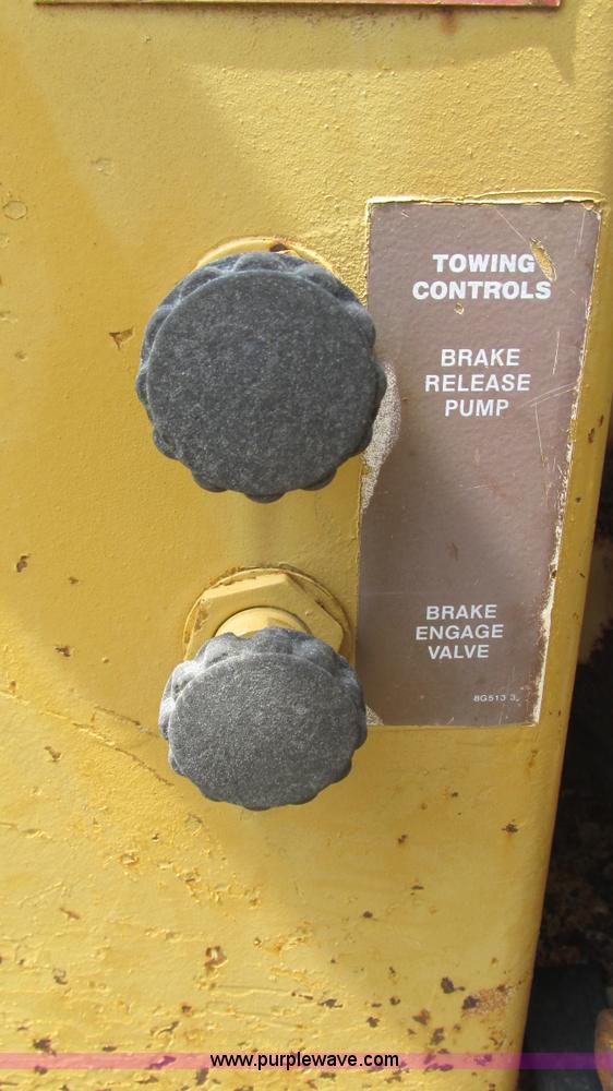 image for item J8534 1984 Caterpillar 953 track loader