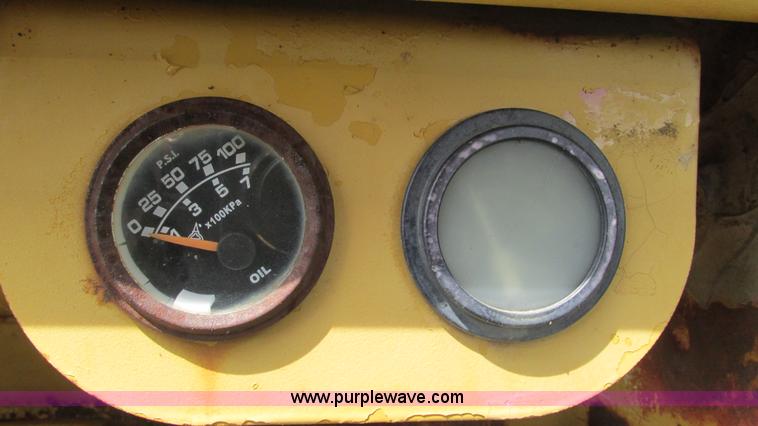 image for item J8534 1984 Caterpillar 953 track loader