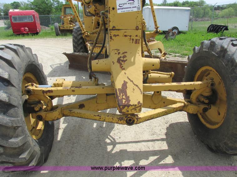 image for item K2125 1986 Caterpillar 12F motor grader