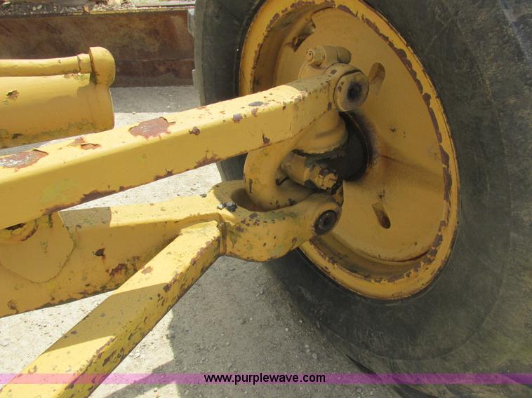 image for item K2125 1986 Caterpillar 12F motor grader