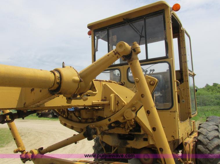 image for item K2125 1986 Caterpillar 12F motor grader