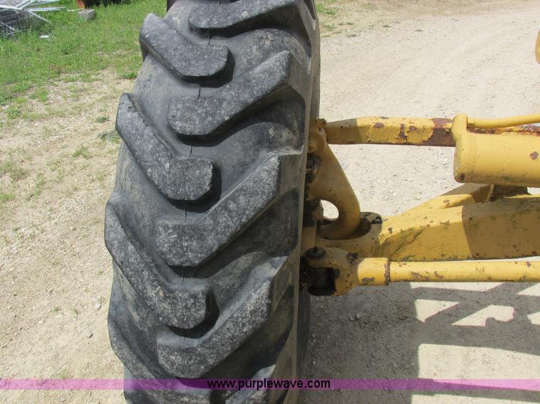 image for item K2125 1986 Caterpillar 12F motor grader