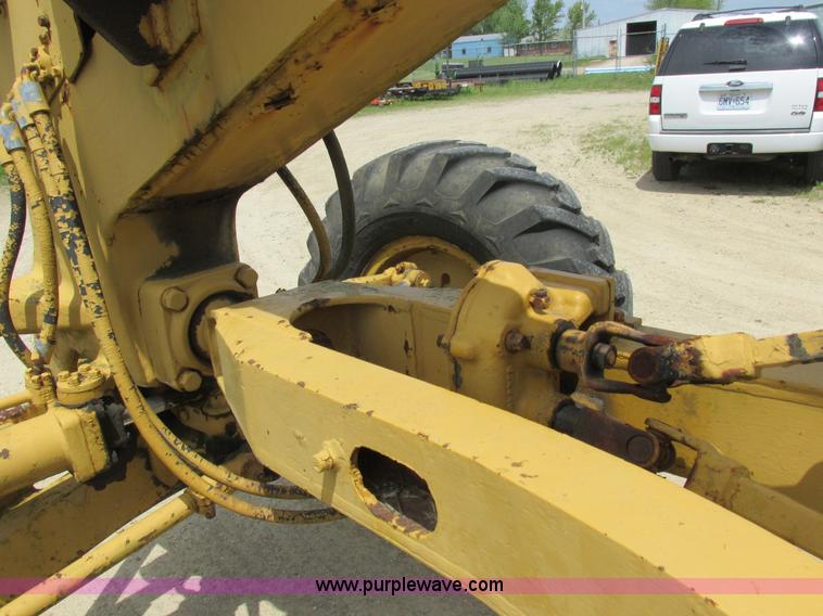 image for item K2125 1986 Caterpillar 12F motor grader