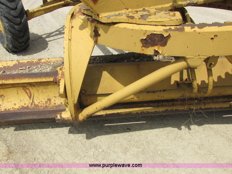 image for item K2125 1986 Caterpillar 12F motor grader