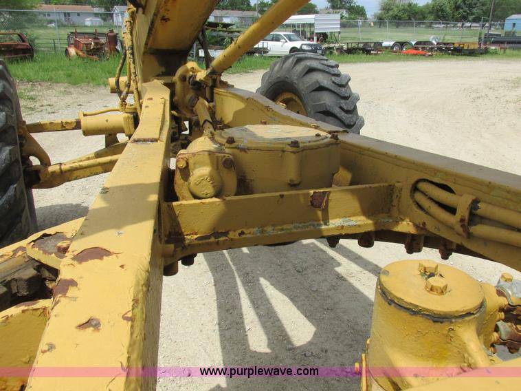 image for item K2125 1986 Caterpillar 12F motor grader