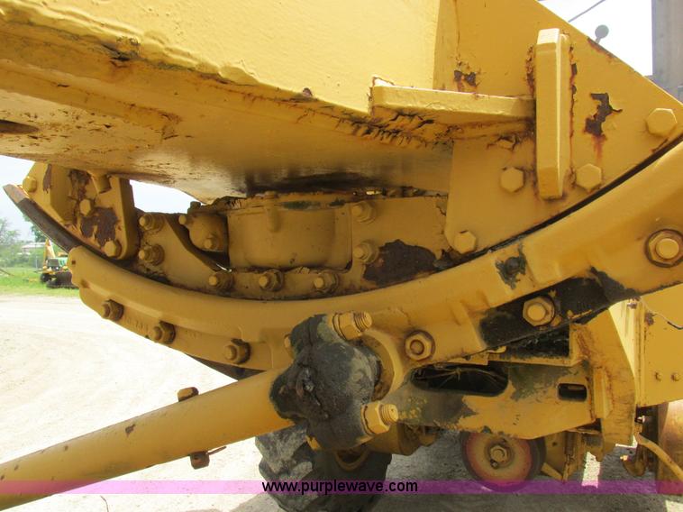 image for item K2125 1986 Caterpillar 12F motor grader