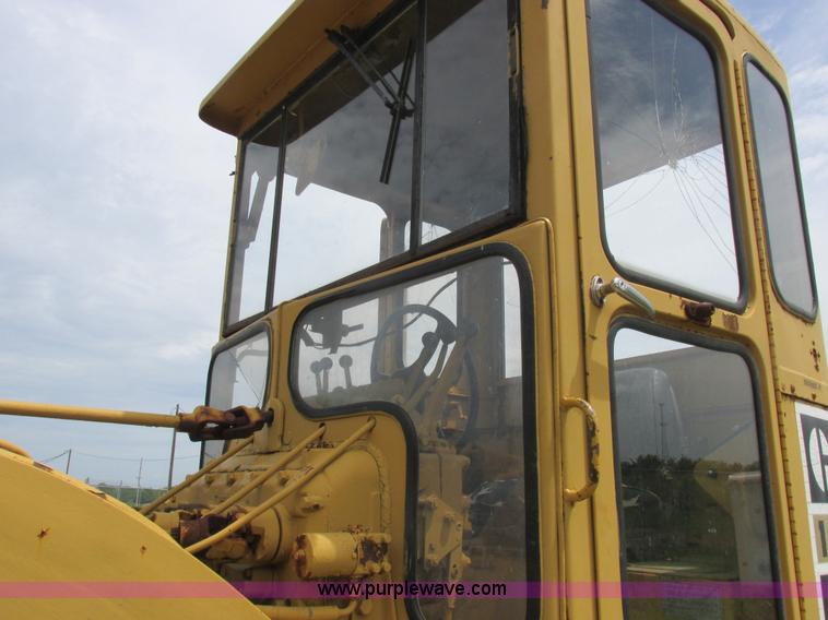 image for item K2125 1986 Caterpillar 12F motor grader