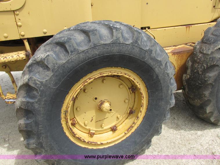 image for item K2125 1986 Caterpillar 12F motor grader