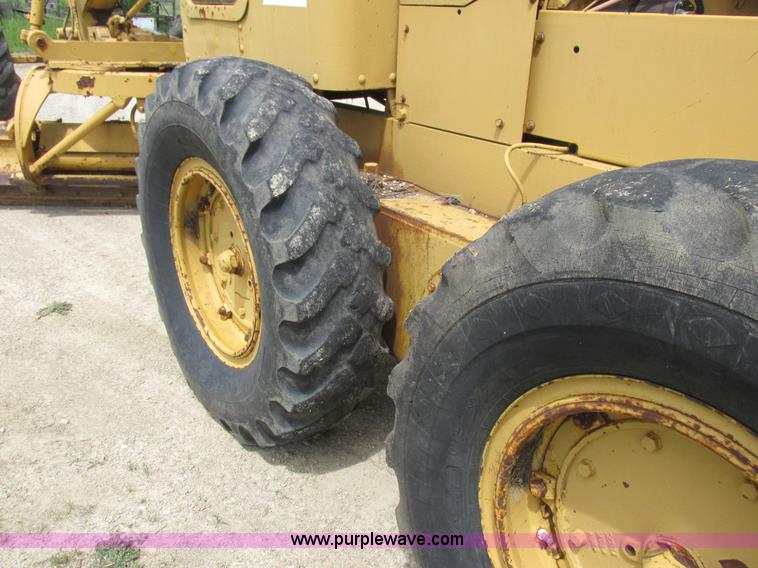 image for item K2125 1986 Caterpillar 12F motor grader