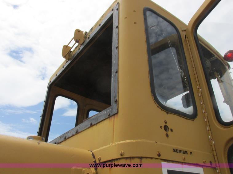 image for item K2125 1986 Caterpillar 12F motor grader