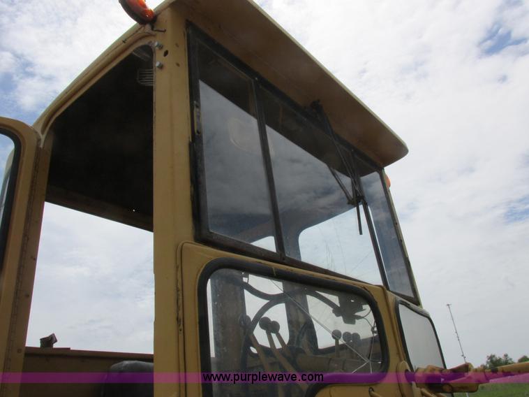 image for item K2125 1986 Caterpillar 12F motor grader