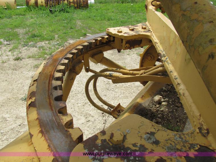 image for item K2125 1986 Caterpillar 12F motor grader