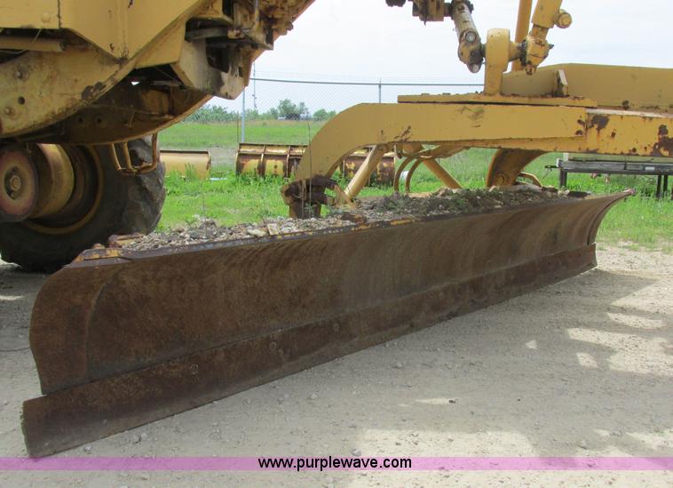 image for item K2125 1986 Caterpillar 12F motor grader