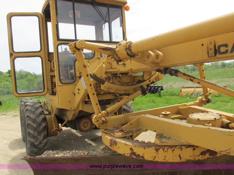 image for item K2125 1986 Caterpillar 12F motor grader