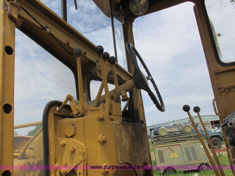 image for item K2125 1986 Caterpillar 12F motor grader