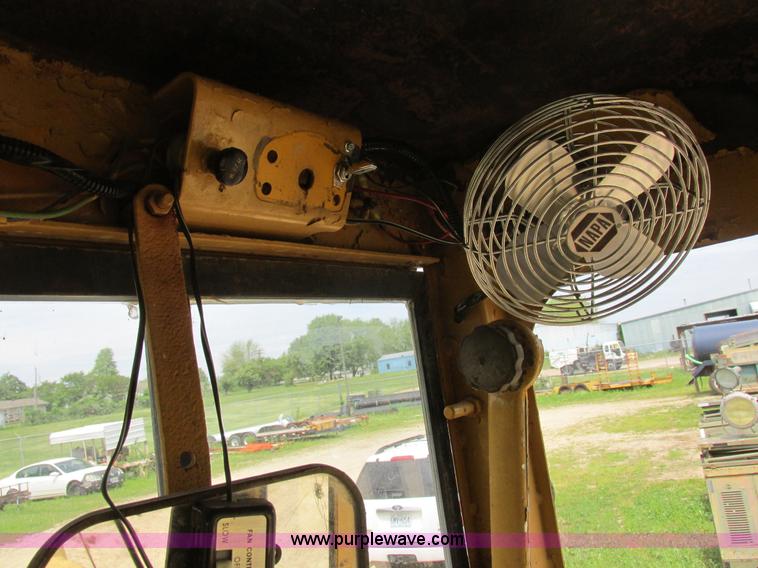 image for item K2125 1986 Caterpillar 12F motor grader