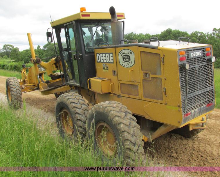 image for item K2147 2004 John Deere 770CH motor grader