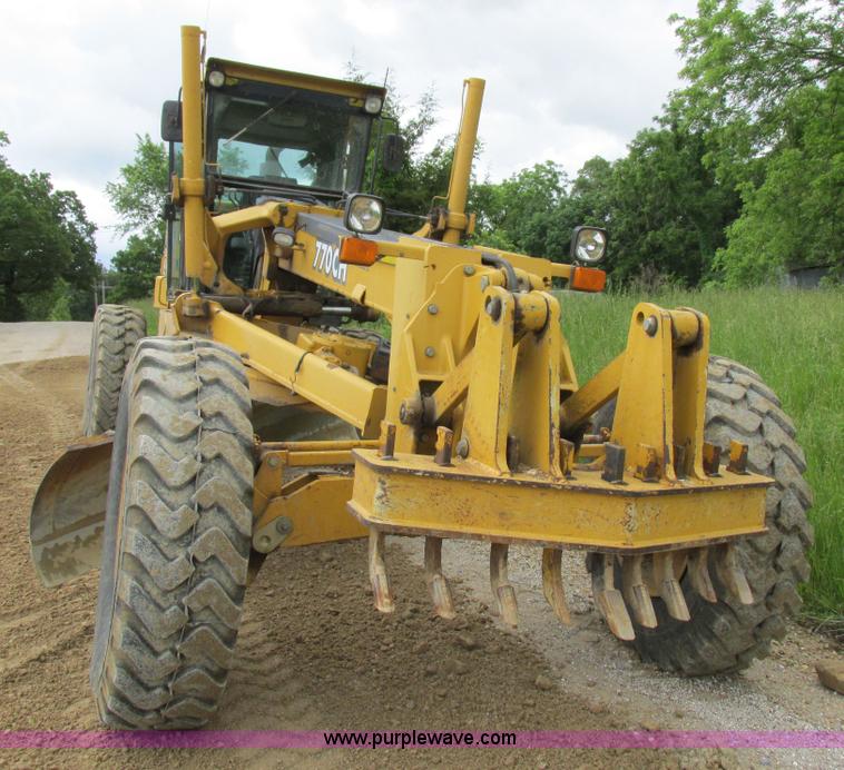 image for item K2147 2004 John Deere 770CH motor grader