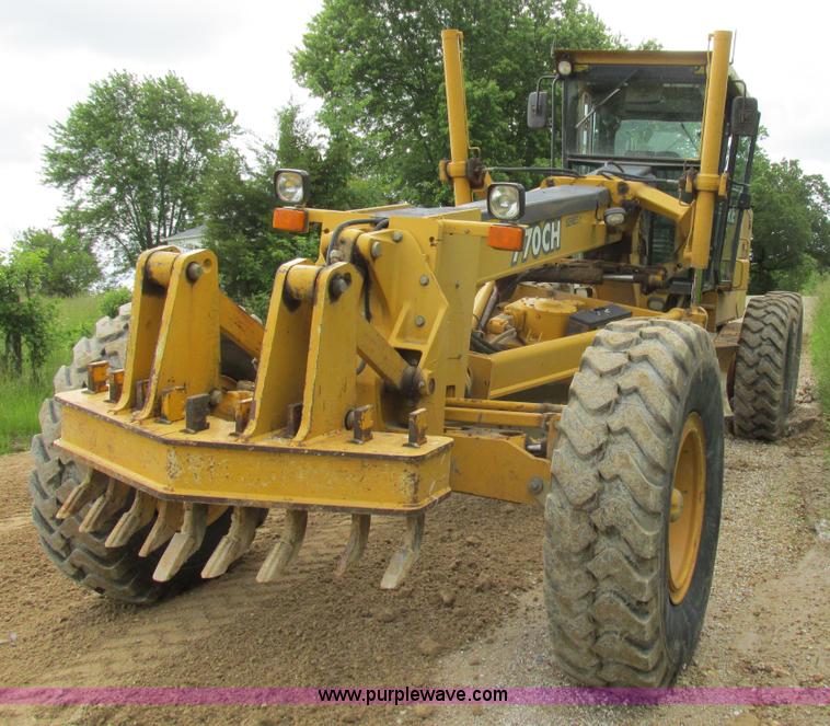 image for item K2147 2004 John Deere 770CH motor grader