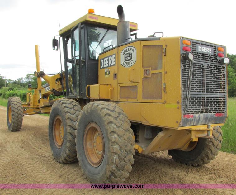 image for item K2147 2004 John Deere 770CH motor grader