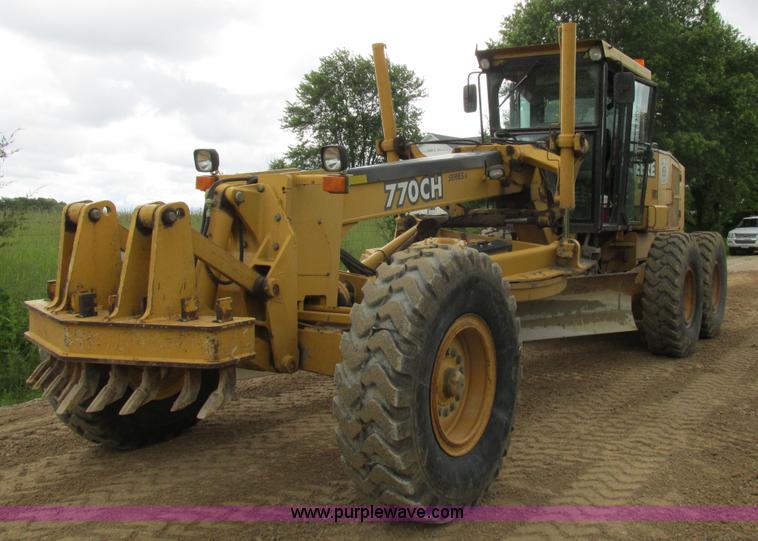 image for item K2147 2004 John Deere 770CH motor grader