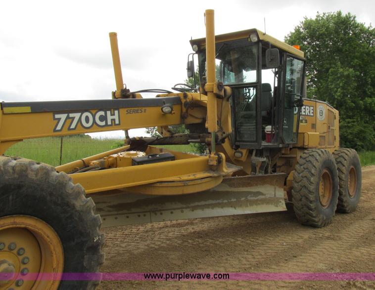 image for item K2147 2004 John Deere 770CH motor grader
