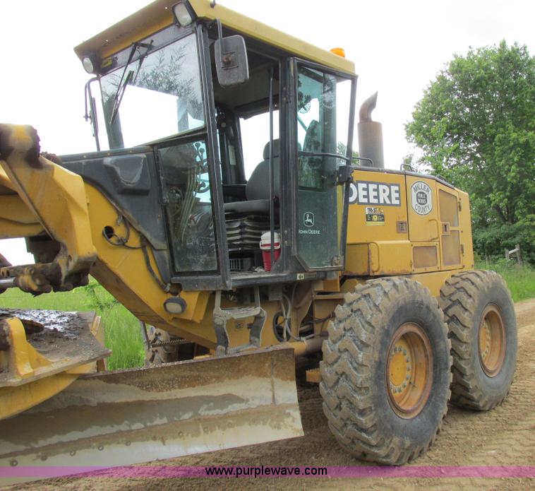 image for item K2147 2004 John Deere 770CH motor grader