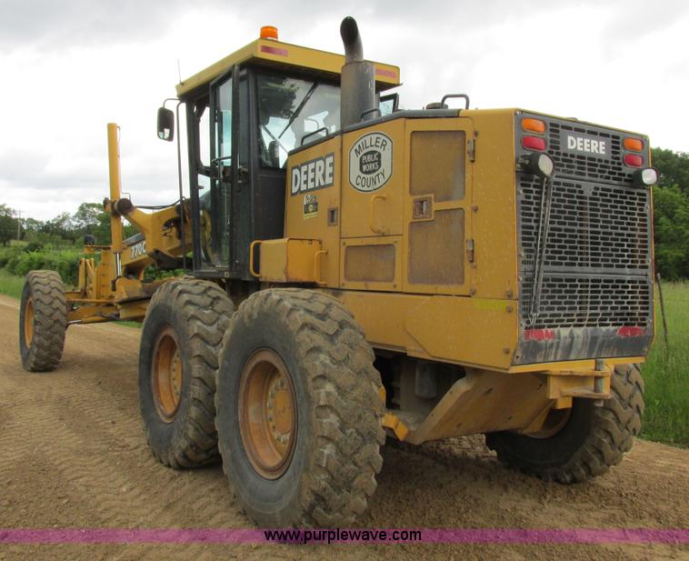 image for item K2147 2004 John Deere 770CH motor grader