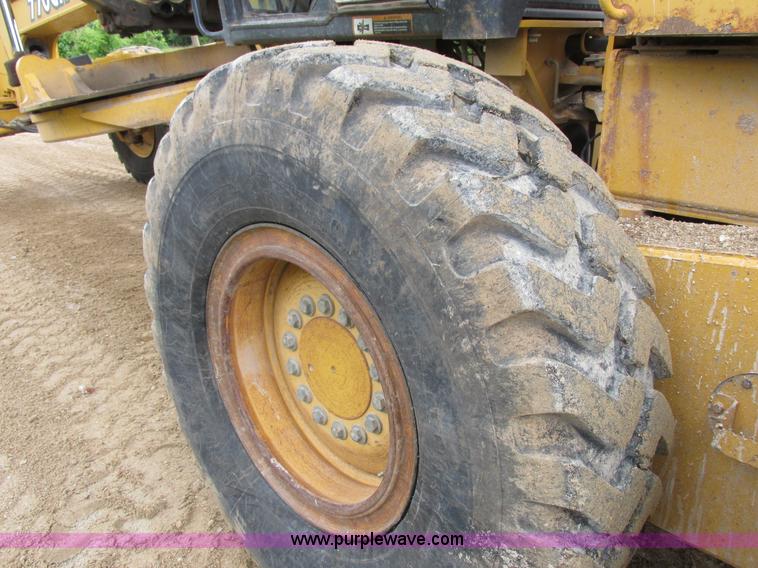 image for item K2147 2004 John Deere 770CH motor grader