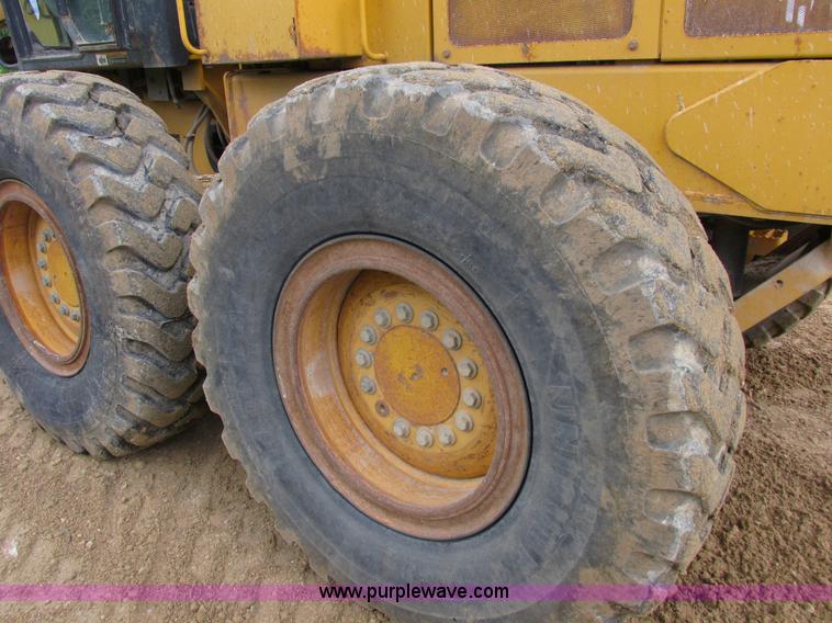 image for item K2147 2004 John Deere 770CH motor grader