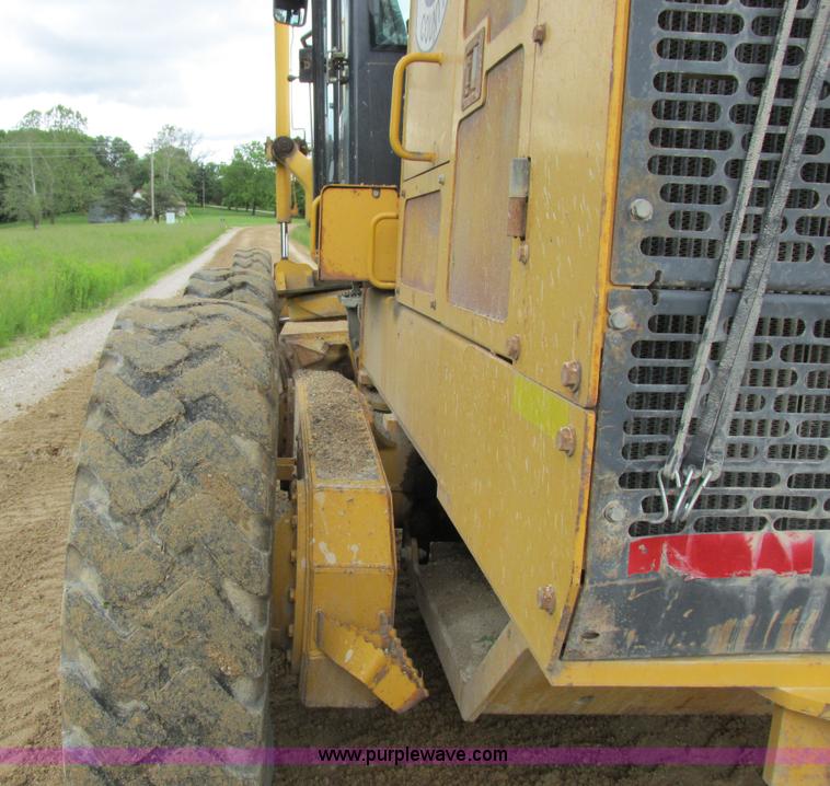 image for item K2147 2004 John Deere 770CH motor grader