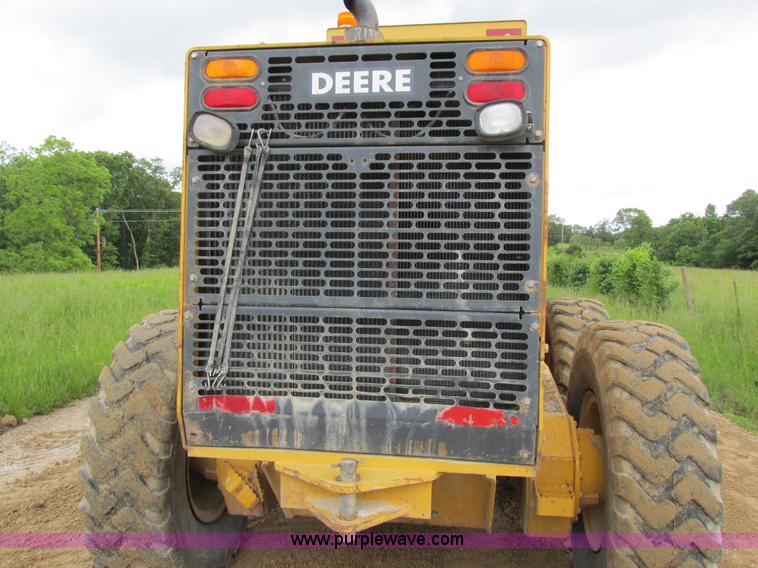 image for item K2147 2004 John Deere 770CH motor grader