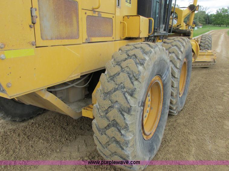 image for item K2147 2004 John Deere 770CH motor grader