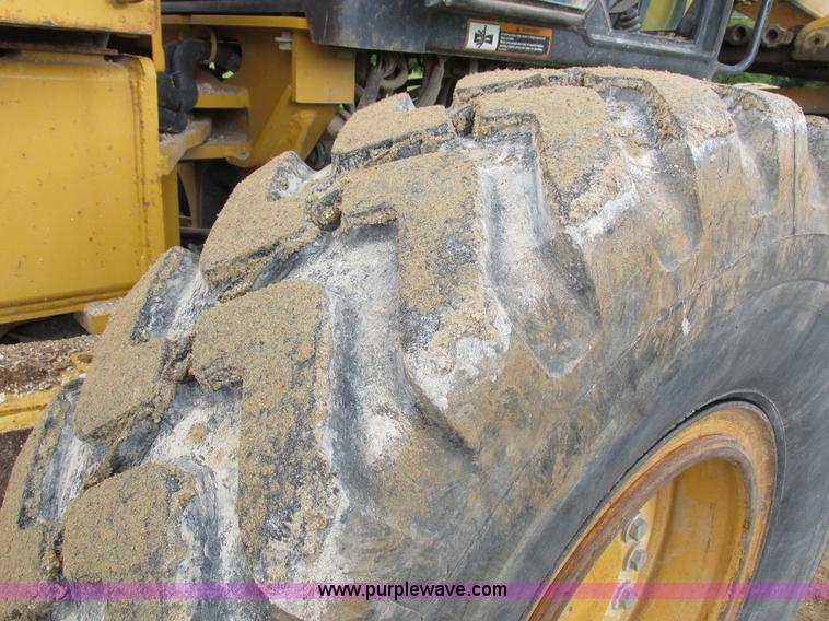 image for item K2147 2004 John Deere 770CH motor grader