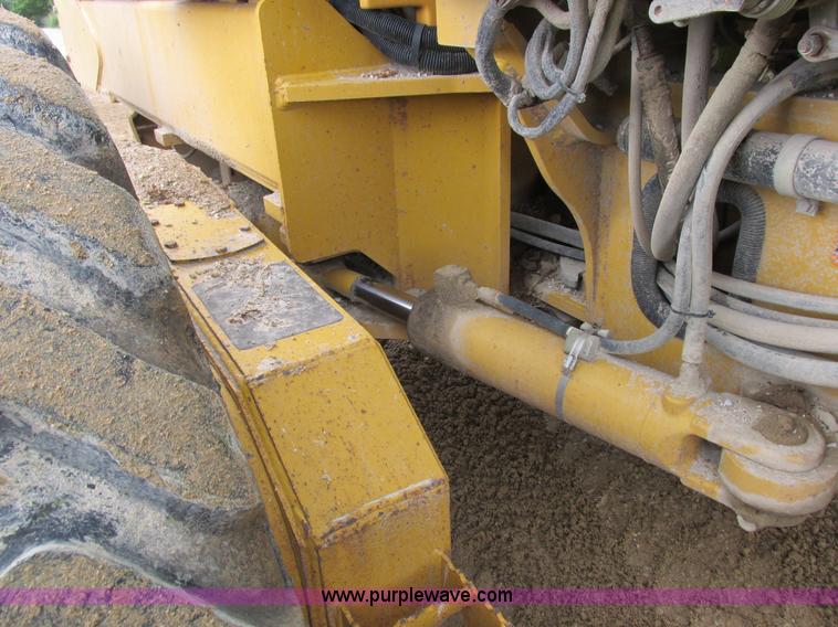 image for item K2147 2004 John Deere 770CH motor grader