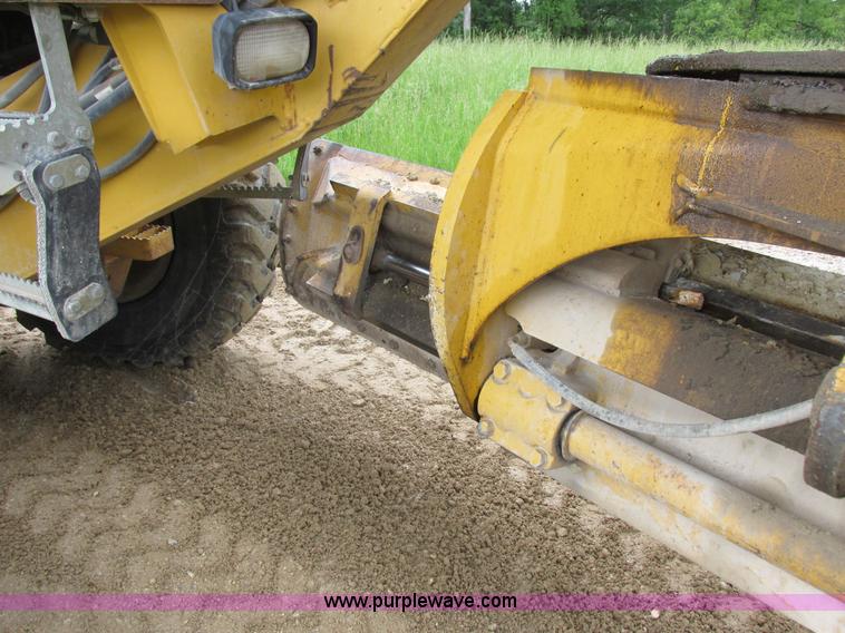 image for item K2147 2004 John Deere 770CH motor grader