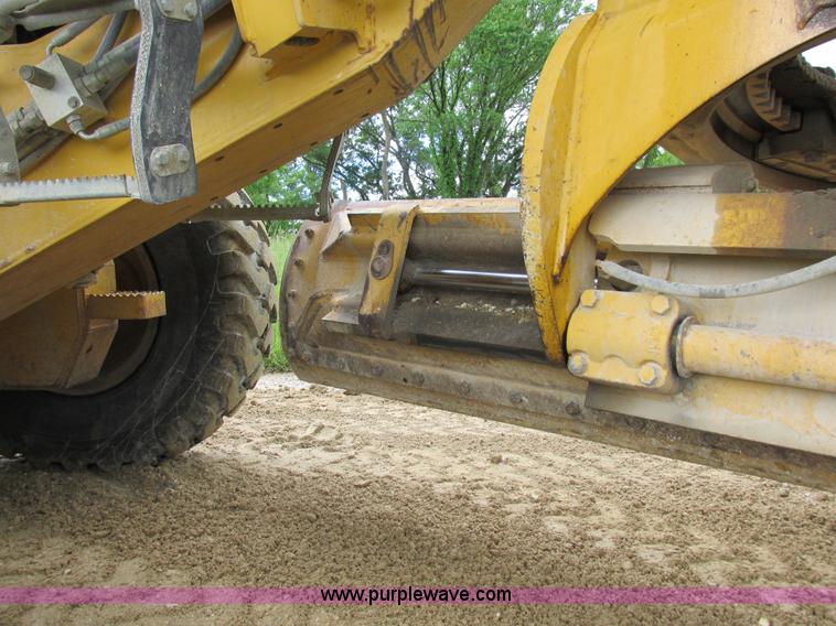 image for item K2147 2004 John Deere 770CH motor grader