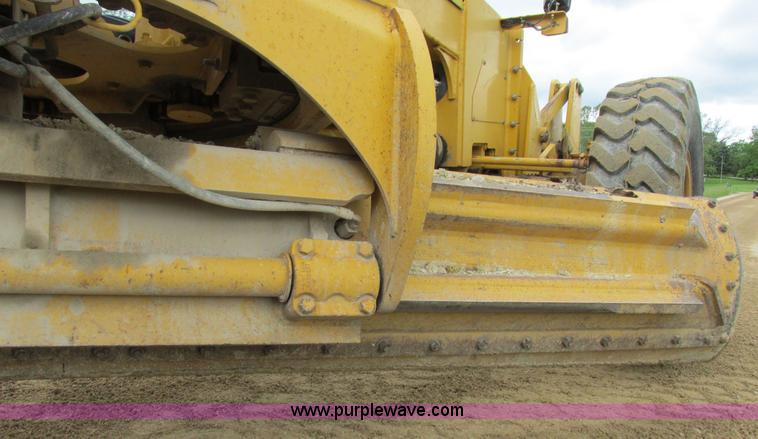 image for item K2147 2004 John Deere 770CH motor grader