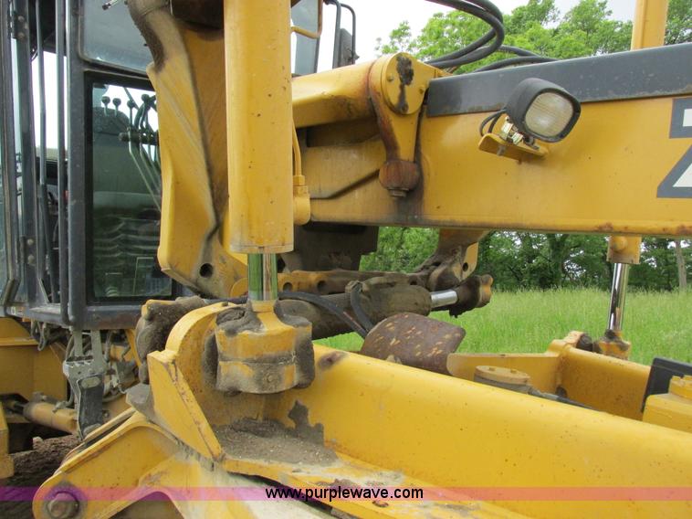 image for item K2147 2004 John Deere 770CH motor grader