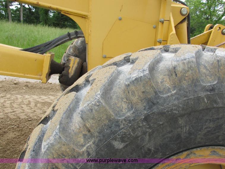 image for item K2147 2004 John Deere 770CH motor grader