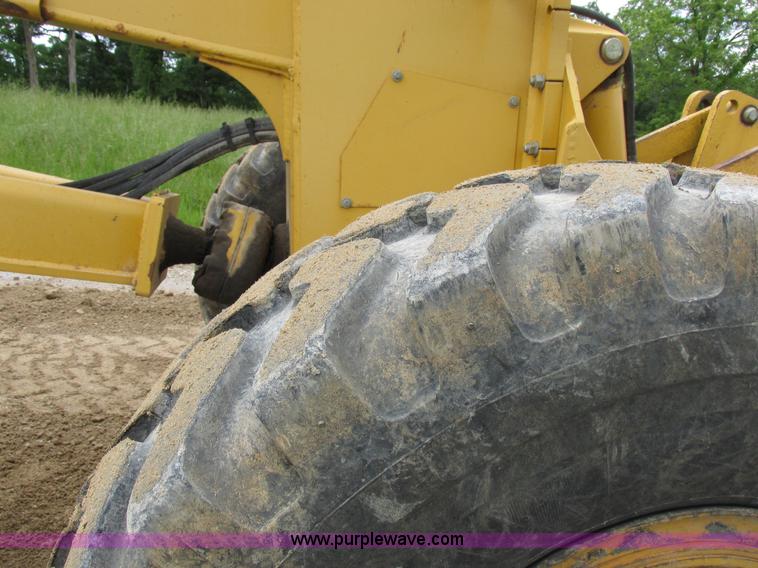 image for item K2147 2004 John Deere 770CH motor grader