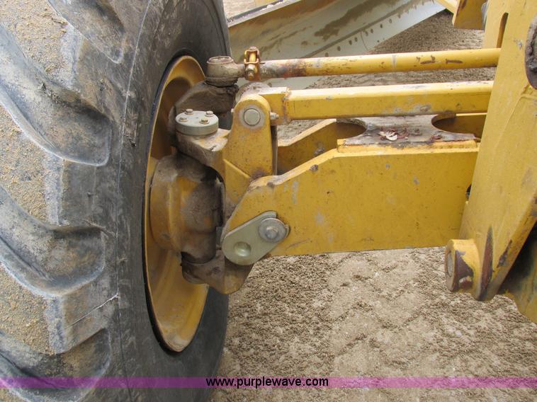 image for item K2147 2004 John Deere 770CH motor grader